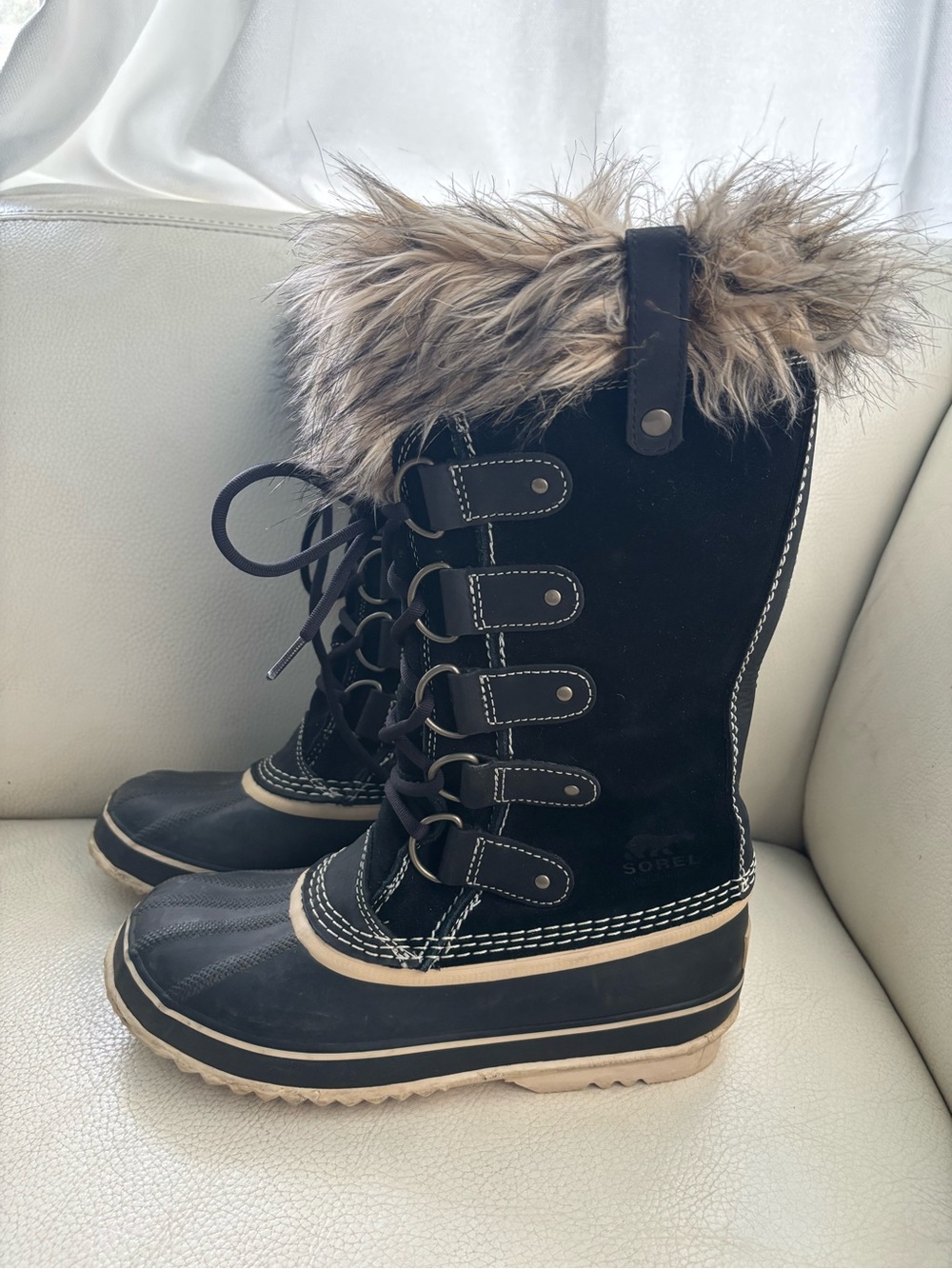 Sorel Black Lace-Up Faux Fur Trim Winter Boots with Tan Sole